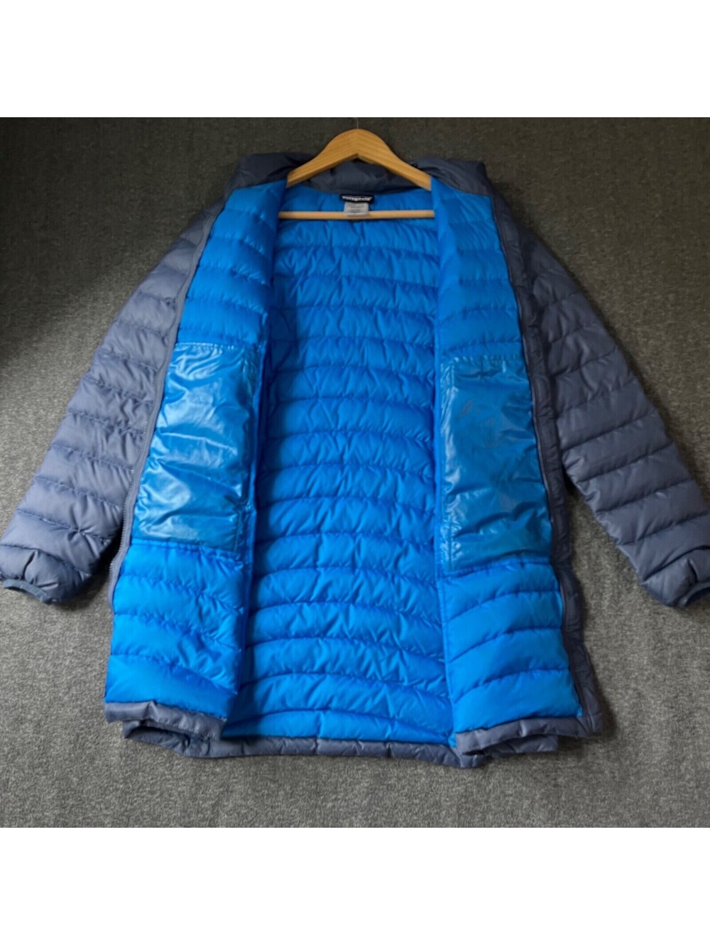 Patagonia Near Mint Silent Down Women's XS Puffer Hooded Forge Grey Parka - Picture 7 of 8
